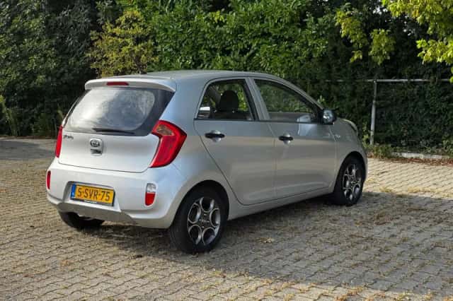 Kia Picanto (2012) thumbnail 5