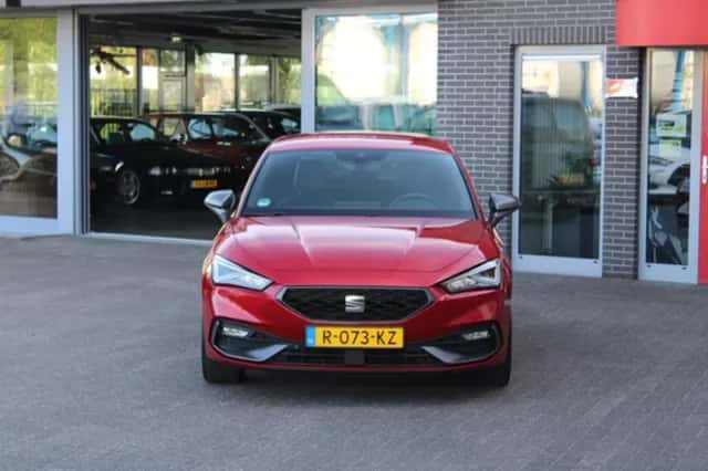 SEAT Leon (2022) thumbnail 2