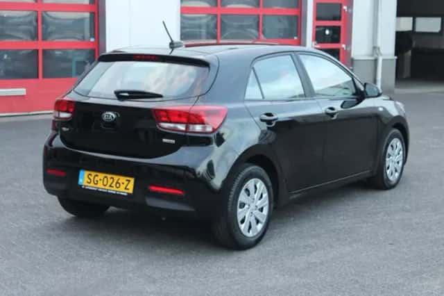 Kia Rio (2018) thumbnail 4