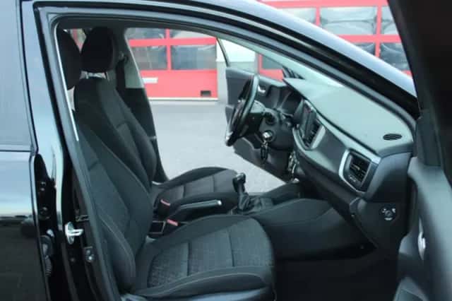 Kia Rio (2018) thumbnail 5