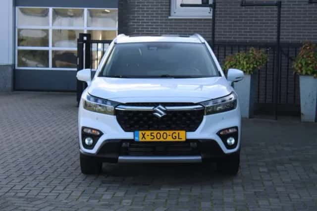 Suzuki S-Cross (2023) thumbnail 2