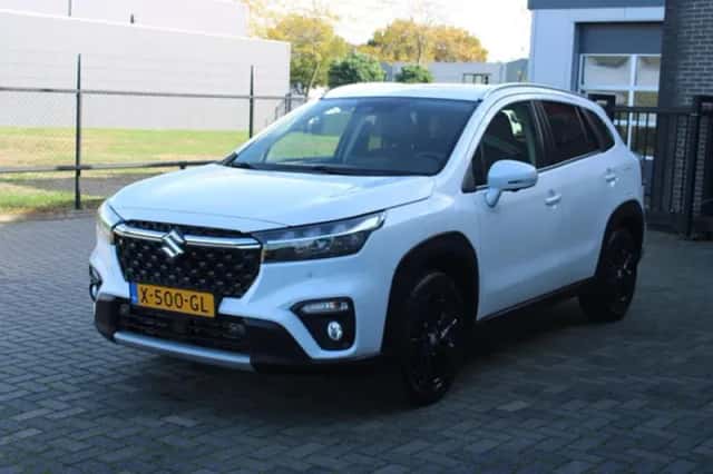 Suzuki S-Cross (2023) thumbnail 3