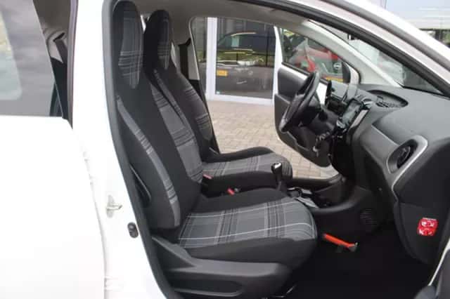 Peugeot 108 (2017) thumbnail 5