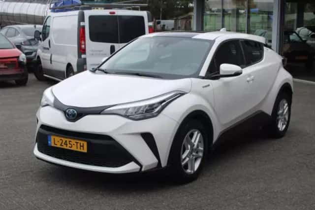 Toyota C-HR (2021) thumbnail 3