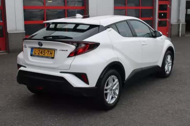 Toyota C-HR (2021) thumbnail 4