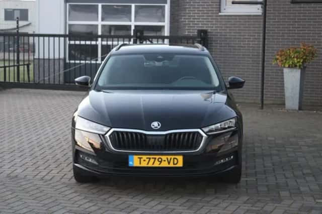 Škoda Octavia (2023) thumbnail 2