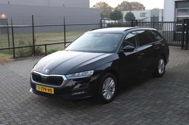 Škoda Octavia (2023) thumbnail 3