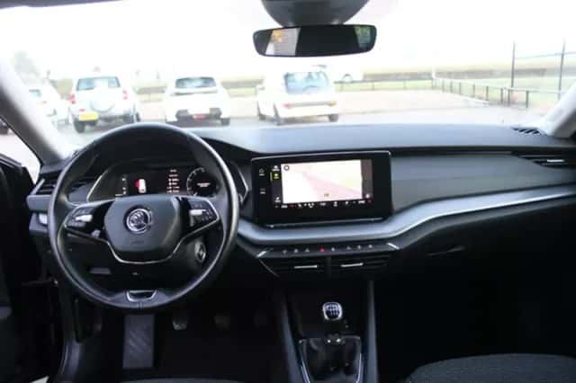 Škoda Octavia (2023) thumbnail 6