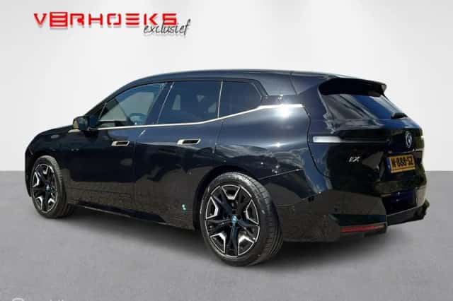 BMW iX (2021) thumbnail 2
