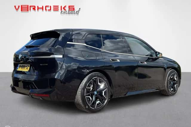 BMW iX (2021) thumbnail 4
