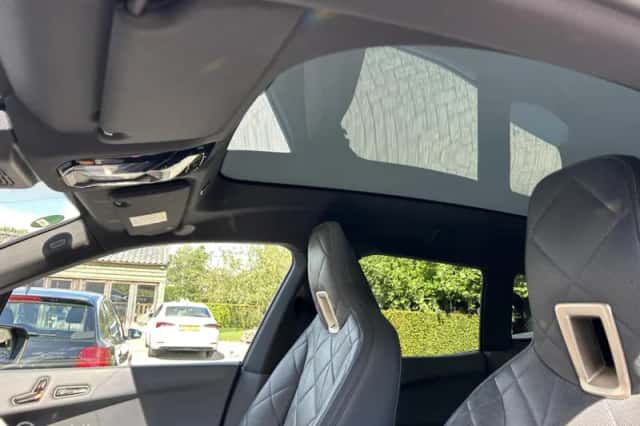 BMW iX (2021) thumbnail 6