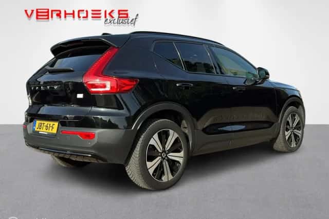 Volvo XC40 (2023) thumbnail 4