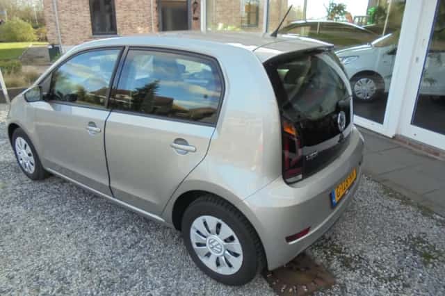 Volkswagen Up! (2019) thumbnail 2