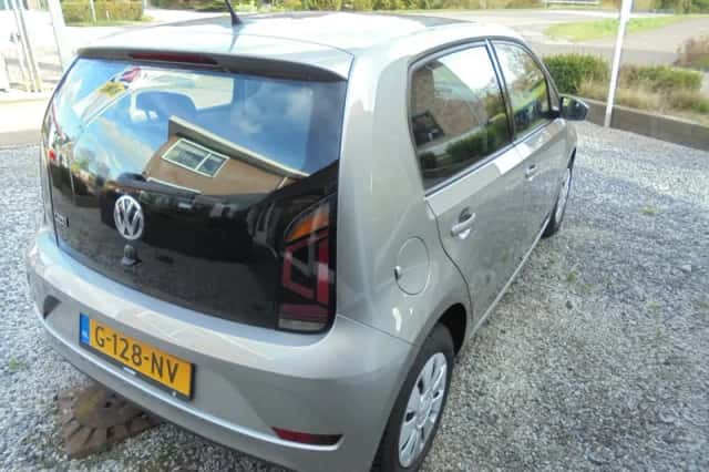 Volkswagen Up! (2019) thumbnail 3