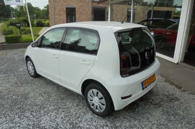Volkswagen Up! (2020) thumbnail 2