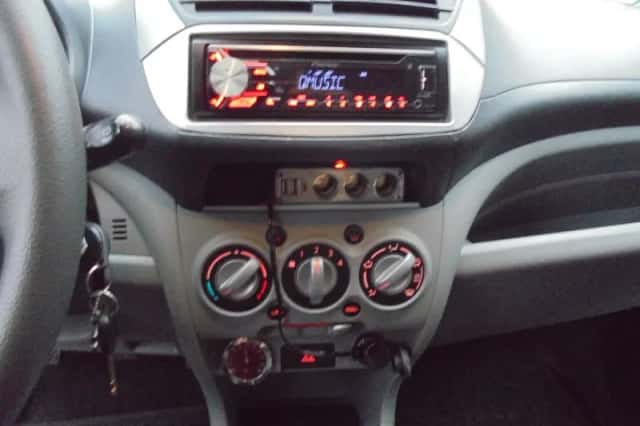 Suzuki Alto (2011) thumbnail 5