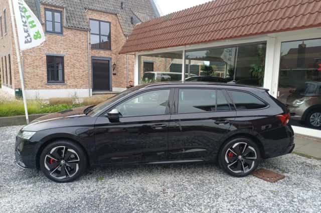 Škoda Octavia (2023) thumbnail 2