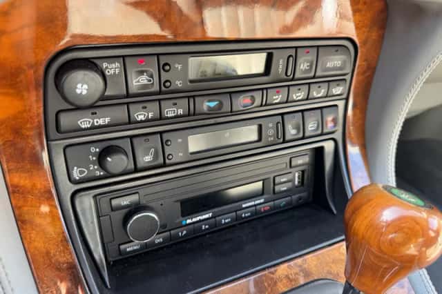 Jaguar Sovereign (1994) thumbnail 5