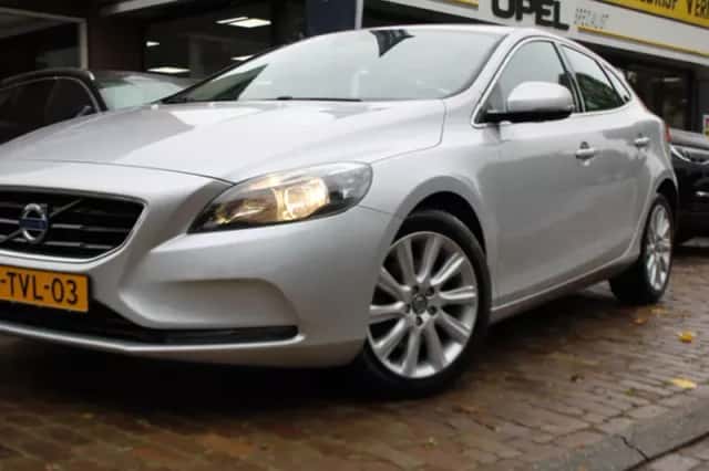 Volvo V40 (2014) thumbnail 2