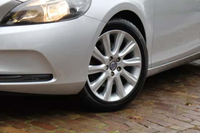 Volvo V40 (2014) thumbnail 3