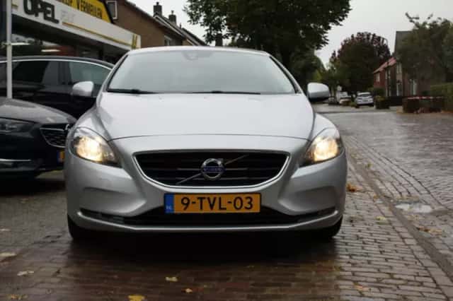 Volvo V40 (2014) thumbnail 6