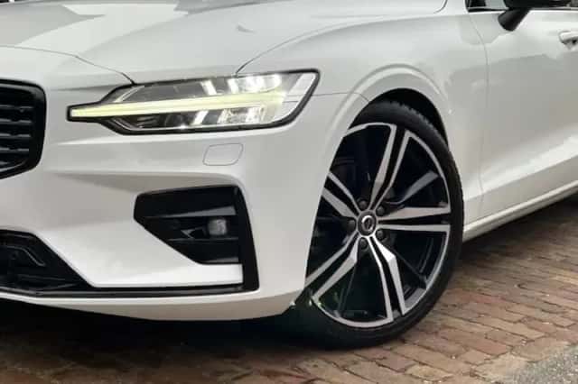 Volvo V60 (2022) thumbnail 3