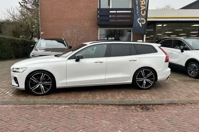 Volvo V60 (2022) thumbnail 5