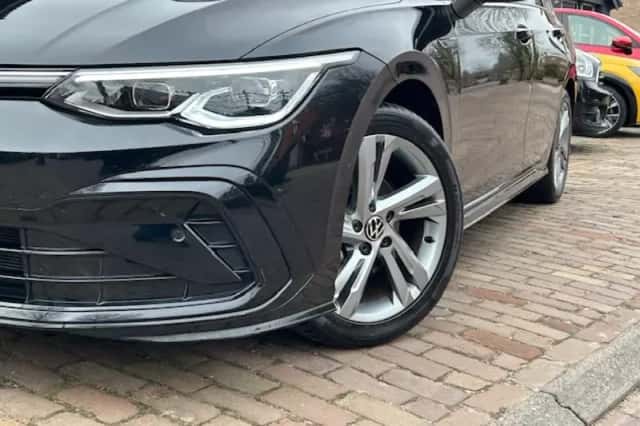 Volkswagen Golf (2023) thumbnail 3