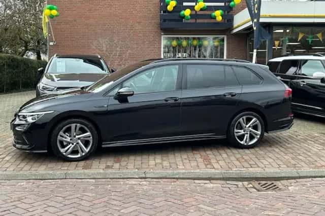 Volkswagen Golf (2023) thumbnail 4