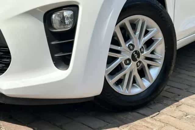 Kia Picanto (2023) thumbnail 3