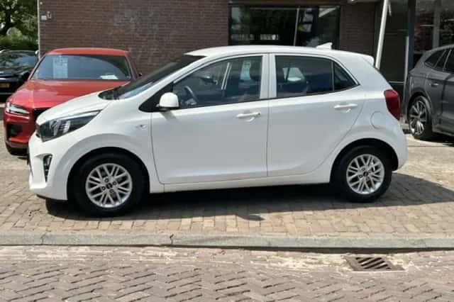Kia Picanto (2023) thumbnail 4