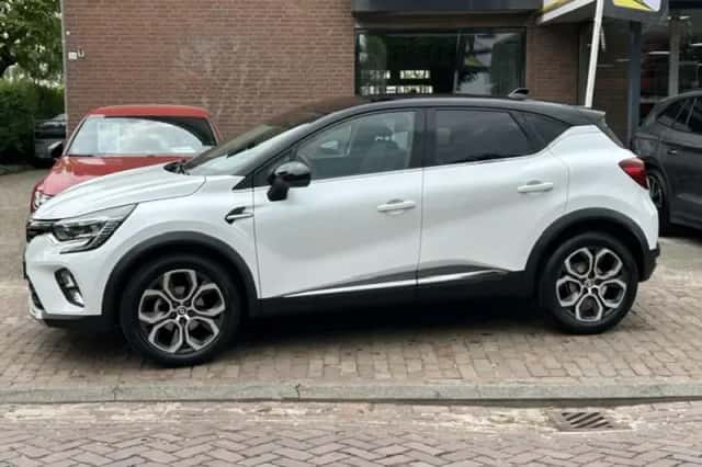 Renault Captur (2023) thumbnail 4