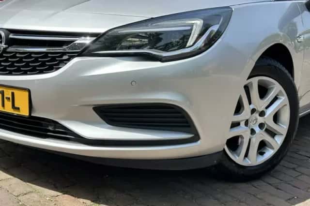 Opel Astra (2018) thumbnail 2