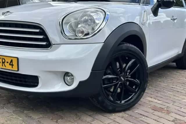 MINI Countryman (2012) thumbnail 2