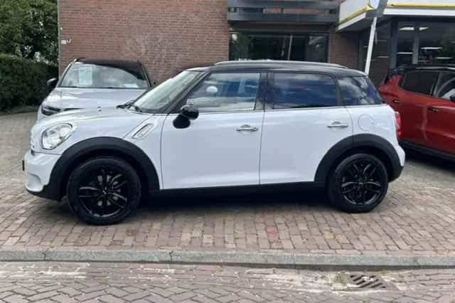 MINI Countryman (2012) thumbnail 4