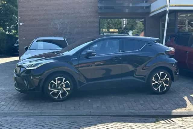 Toyota C-HR (2021) thumbnail 4