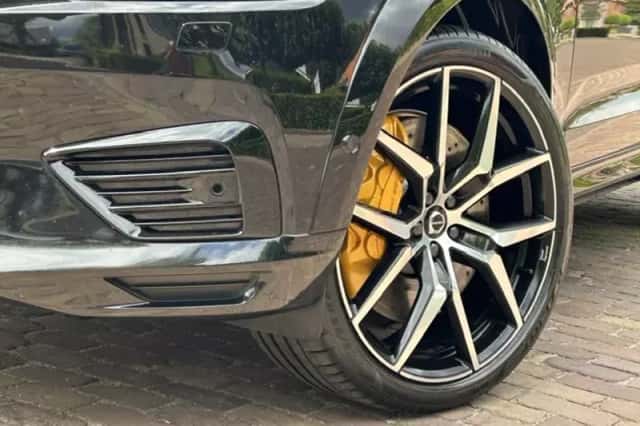 Volvo XC60 (2021) thumbnail 3