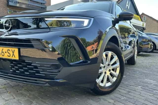 Opel Mokka-e (2023) thumbnail 3