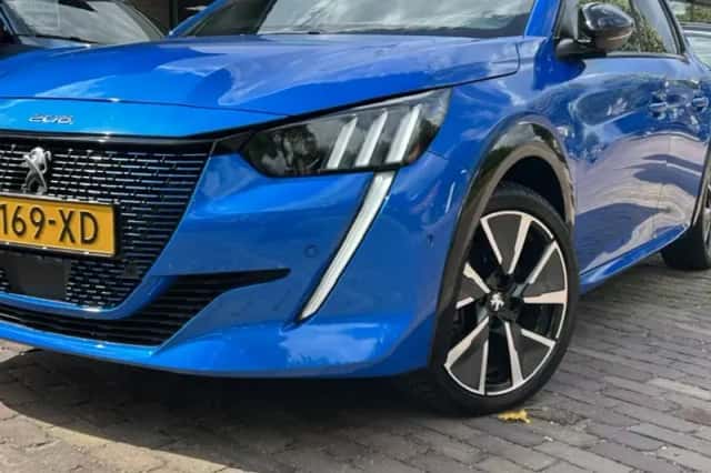 Peugeot e-208 (2022) thumbnail 2