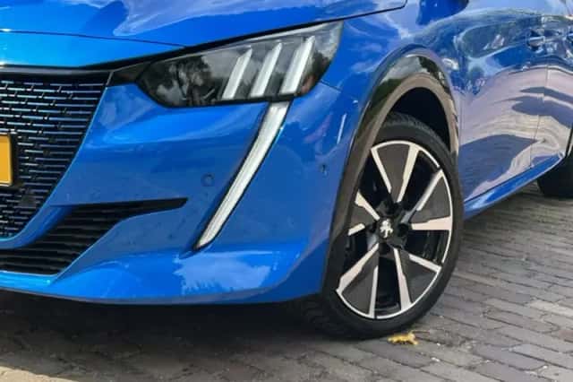 Peugeot e-208 (2022) thumbnail 3