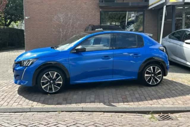 Peugeot e-208 (2022) thumbnail 4