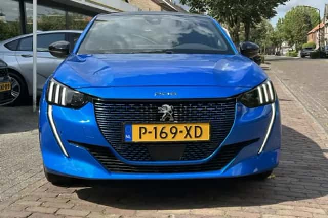 Peugeot e-208 (2022) thumbnail 6