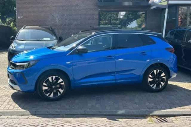 Opel Grandland (2022) thumbnail 4
