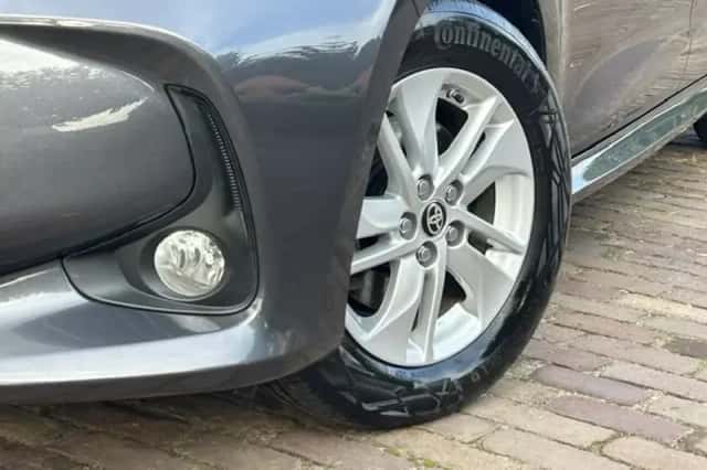 Toyota Yaris (2024) thumbnail 3