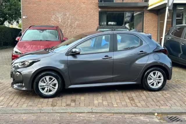 Toyota Yaris (2024) thumbnail 4