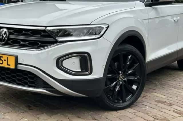 Volkswagen T-Roc (2022) thumbnail 2