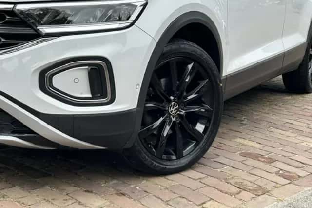 Volkswagen T-Roc (2022) thumbnail 3