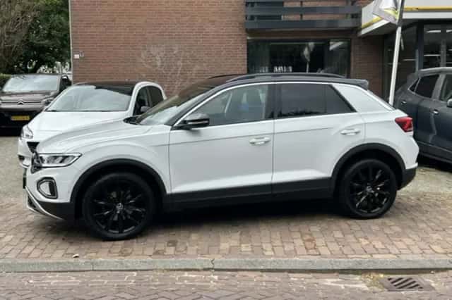 Volkswagen T-Roc (2022) thumbnail 4