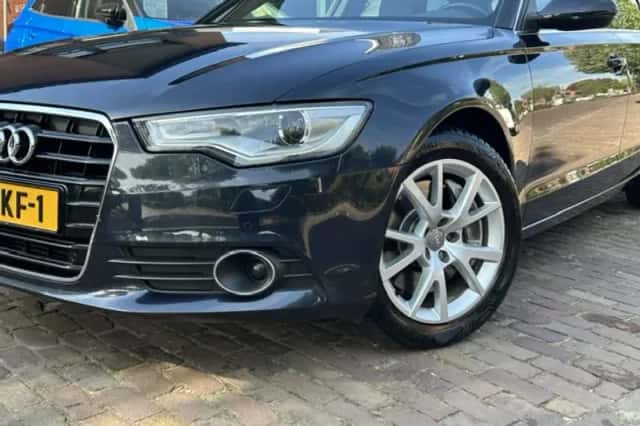 Audi A6 (2012) thumbnail 2
