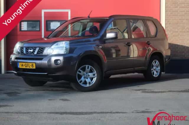 Nissan X-Trail (2008) thumbnail 1